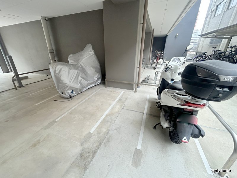 セレニテ新大阪プリエ　仲介手数料無料の駐車場