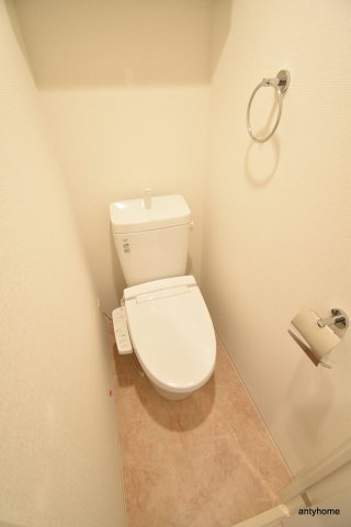 セレニテ新大阪プリエ　仲介手数料無料のトイレ