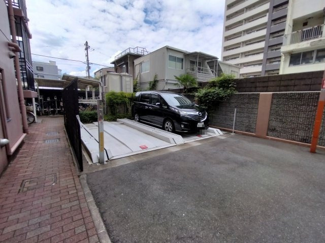 ローレルコート太子橋今市の駐車場|駐車場です。