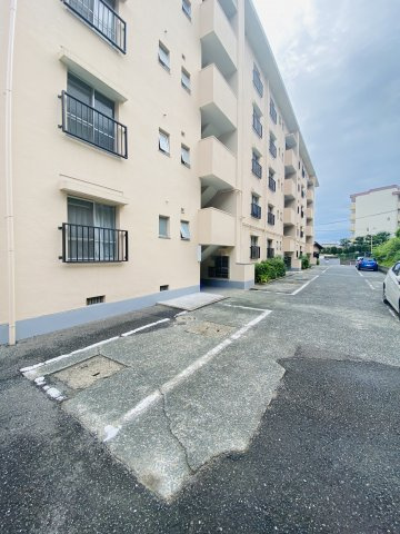 藤和長丘コープの駐車場