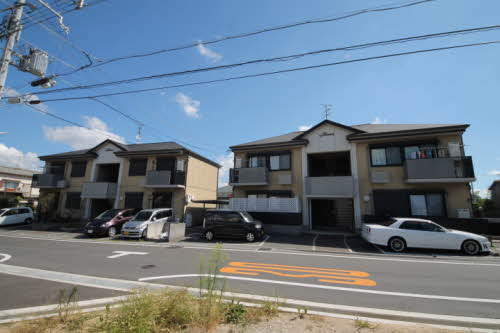 岸和田市上松町のハイツの外観|きれいな外観です