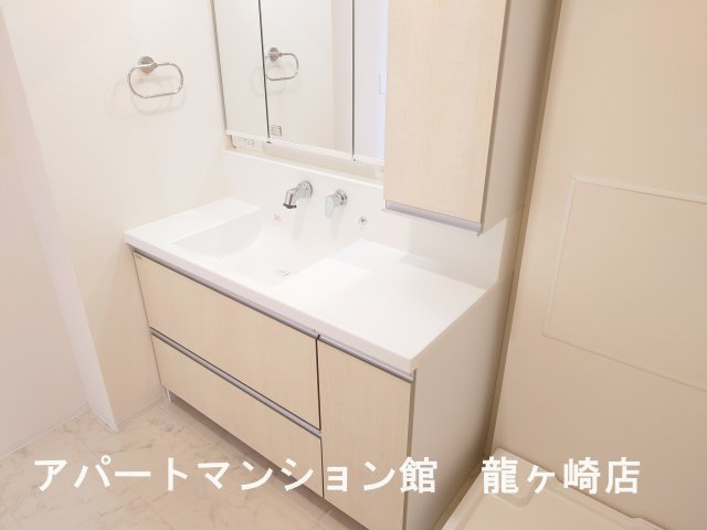 ポルトボヌールの独立洗面台