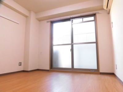 二条CUBE（二条キューブ）の居間・リビング