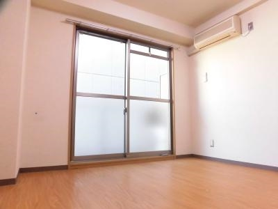 二条CUBE（二条キューブ）の居間・リビング