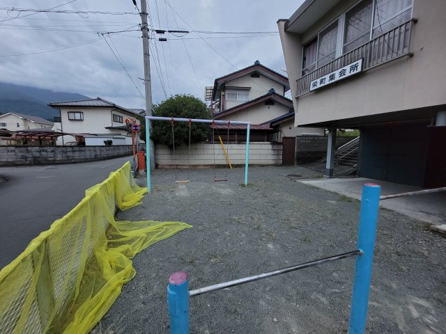 小笠原　5DK　中古物件の周辺|隣が栄町集会所です！
ブランコもあります！