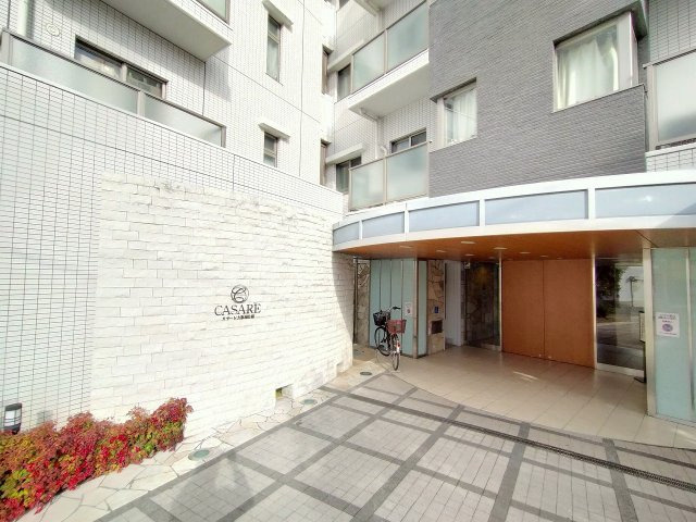 カサーレ大阪城公園のエントランス|オートロック付きエントランスです♪