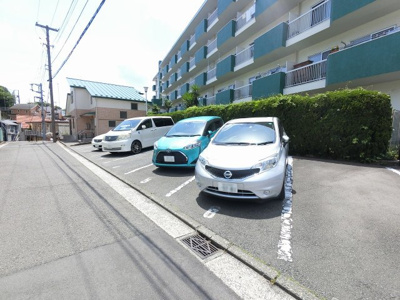 【駐車場】 | メゾン緑ヶ丘 | 平置き駐車場です。