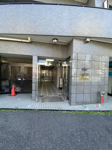 イーグル巣鴨のエントランス