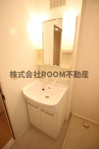 Fine View・K の洗面所|ゆったりとスペースのある洗面所