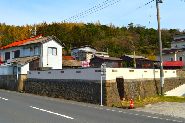 奥宇賀町　売土地の外観|敷地から海側の道路へ出る扉が有ります。