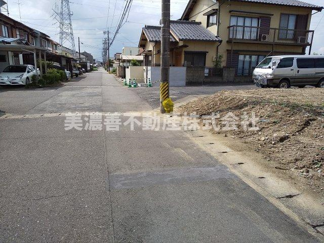 ５７４４４　岐阜市萱場北町土地の前面道路含む現地写真