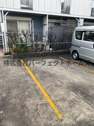 クレジール牧野B棟の駐車場|駐車場があるので、車を買う予定の方も安心です