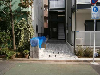 【外観】 | １階入り口