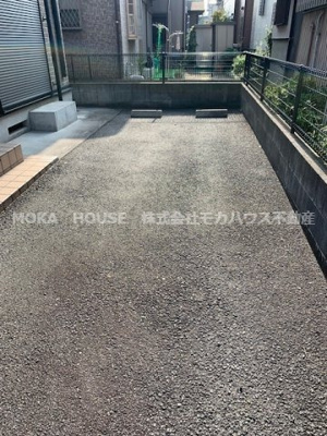 【駐車場】 | 前田メゾネット | 駐車場があるので、車を買う予定の方も安心です
