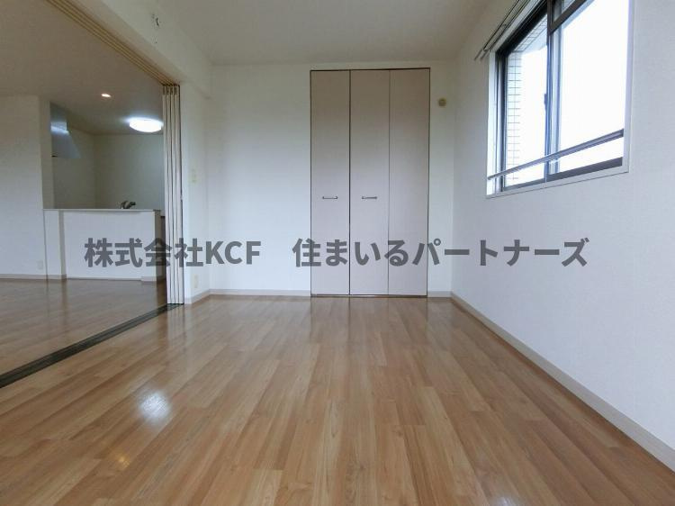 レジデンス・グリンダの居間・リビング|こちらの居間で趣味の時間をお楽しみください