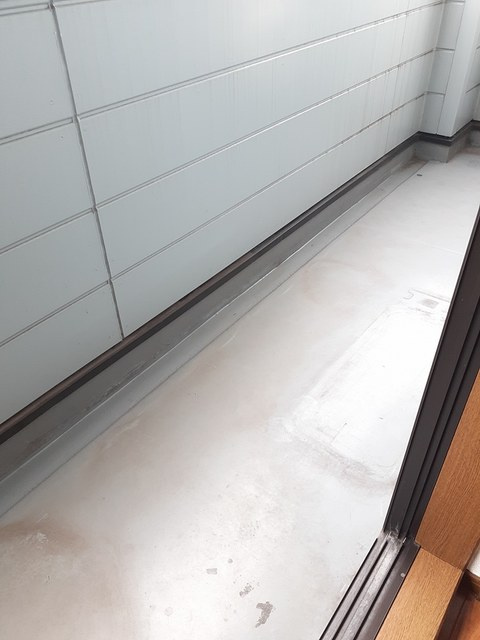 東海市高横須賀町５丁目のアパートのバルコニー