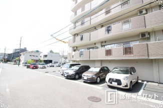 【駐車場】