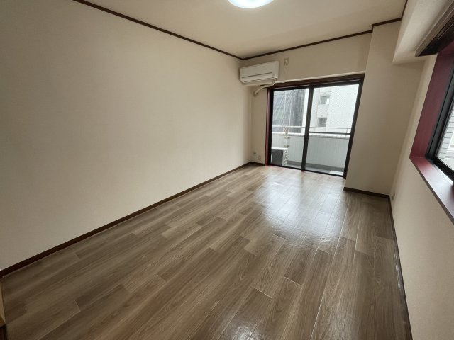 高野山第一ビルの居間・リビング