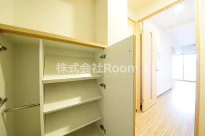 【玄関】 | イグレック南本町(イグレックミナミホンマチ) | 収納もある玄関です