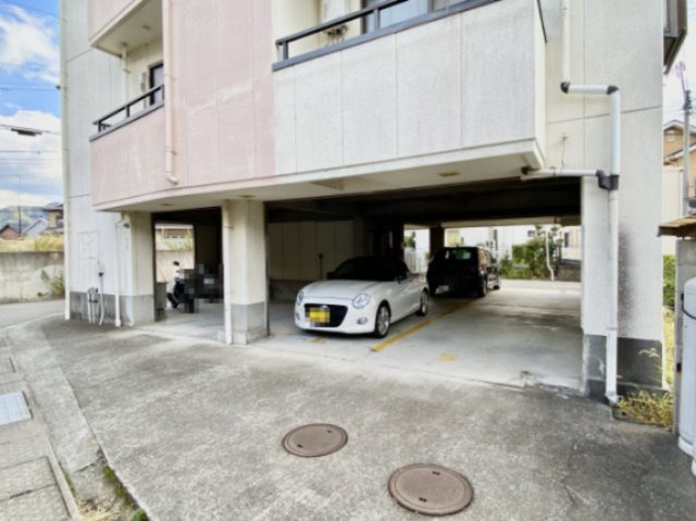 メゾンふるさとの駐車場
