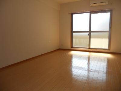 ビレイユ真英富小路高辻の居間・リビング|洋室