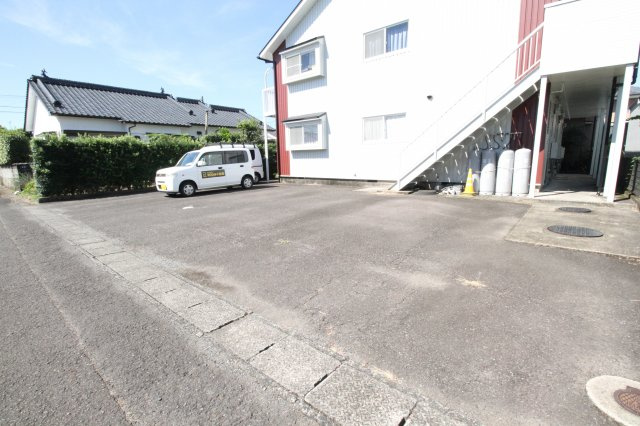 ラ・フォンテーヌの駐車場|駐車場完備です