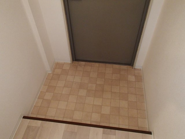 【玄関】 | ラフィーネ小若江 | 玄関です