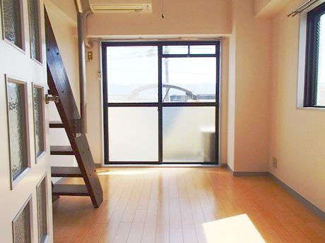 【洋室】 | グランブール鳥居本 | 明るい洋室です