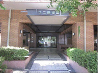 【エントランス】 | 公園に面したマンションです。角地に立地で開放感あり