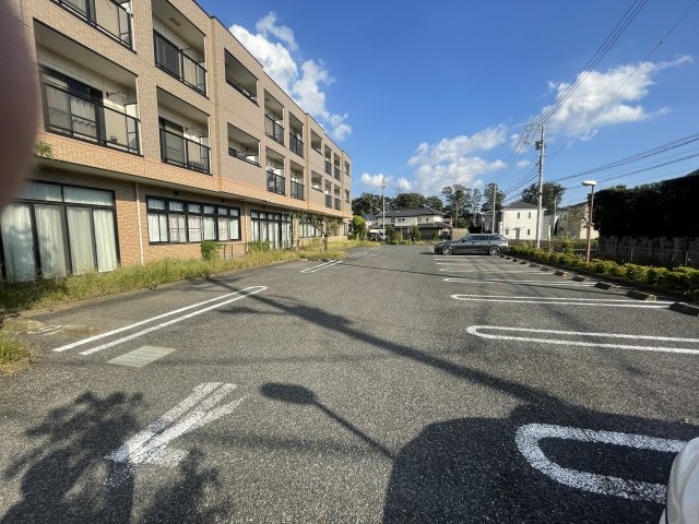 チャームテラス222Ｗの駐車場