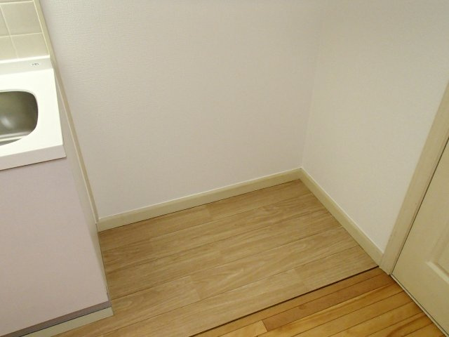 【その他】 | マジェスタ八戸ノ里 | 広めの冷蔵庫置場です