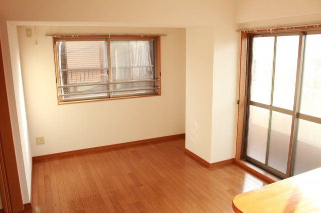 サンライズプラムⅧの洋室