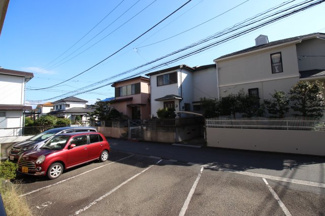 【展望】 | 駐車も楽々の広々平面駐車場です♪