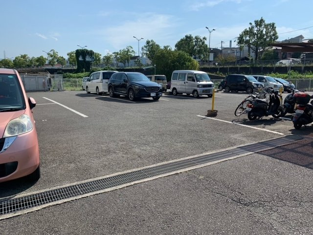 ヤマザキメゾンドファムの駐車場