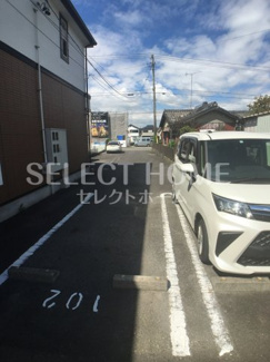 【駐車場】