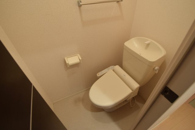 コスモ　ガーデンのトイレ|シャワー機能付