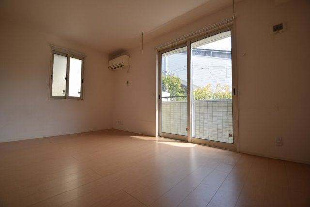 コスモ　ガーデンのバルコニー|南西向きバルコニーから光が入ります。