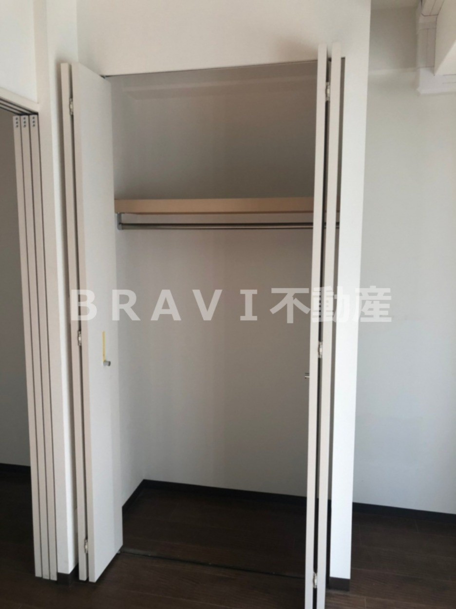 レジディア堺筋本町　BRAVI不動産の収納|【プライムツリー内久宝寺】ウォークインクローゼット