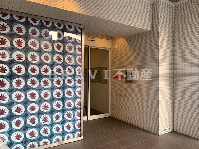 レジディア堺筋本町　BRAVI不動産のエントランス|【プライムツリー内久宝寺】清潔なエントランスです