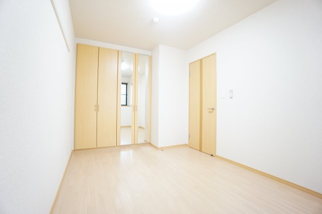 【洋室】 | グロリオーサ | ※同物件、同タイプ、間取り反転のお部屋です