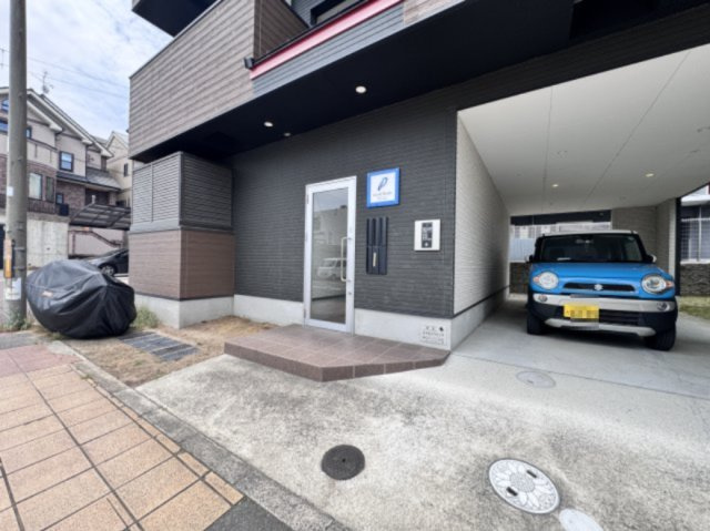 グランパシフィック寺戸スクエアのエントランス