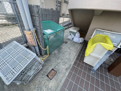 【その他共用部分】 | サンコーポウエノ | 敷地内にゴミ置き場があります