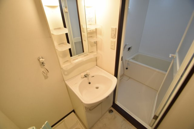 ガーデンアネックスの洗面所|脱衣スペース　独立洗面台あります