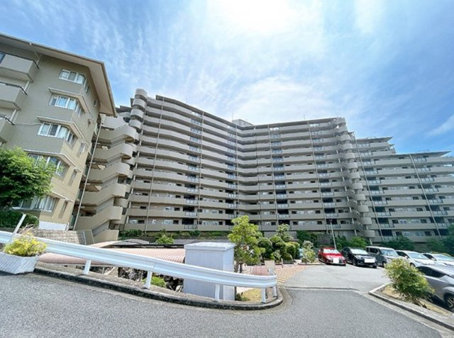 【外観】 | 藤和千里ハイタウン | 北大阪急行線と大阪モノレール本線の2沿線利用可！内覧をご希望の際はお気軽にお電話ください。
