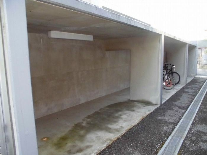 カーサフィオーレの駐車場