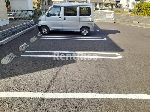 メゾン・セドレの駐車場