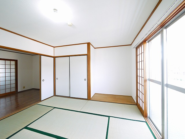 大東マンション（神殿町）の和室|ゆったりした洋室です