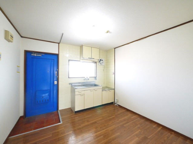 大東マンション（神殿町）の居間・リビング|こちらの居間で趣味の時間をお楽しみください