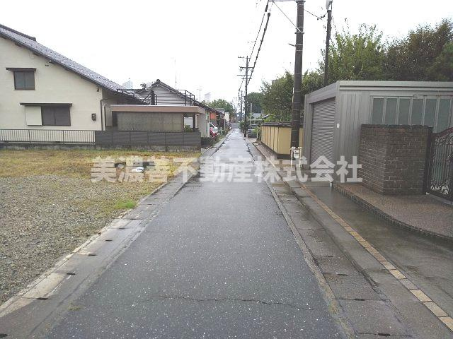 ５７３９７　岐阜市長良宮路町土地の前面道路含む現地写真