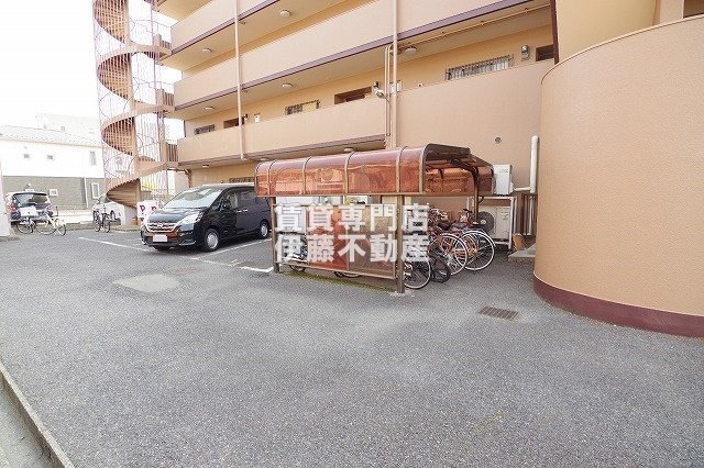 マンションFTYの駐車場